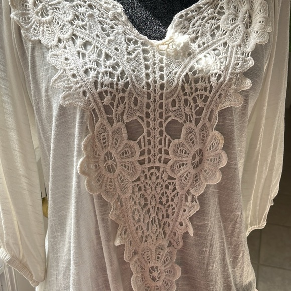 Bobeau 100% white rayon blouse size Large, semi sheer and lace front - Picture 2 of 7